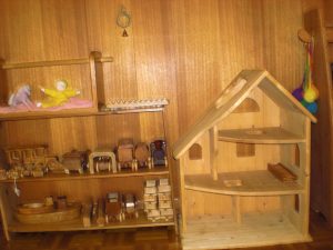 木のおもちゃがいっぱい